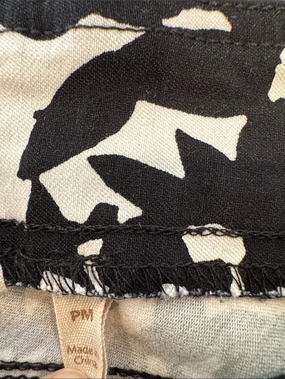 Soft Surroundings Shorts Black‎ White Floral Cuffed Hem Women’s Medium Pockets